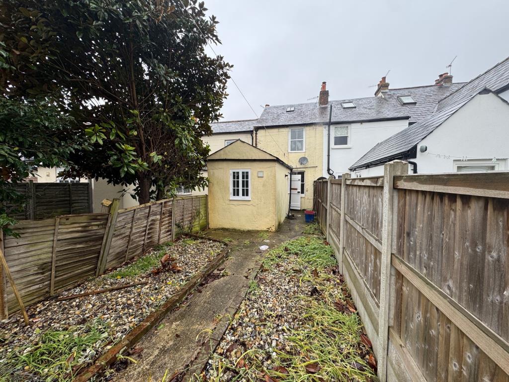 Lot: 161 - CITY CENTRE TERRACE HOUSE - Rear of property